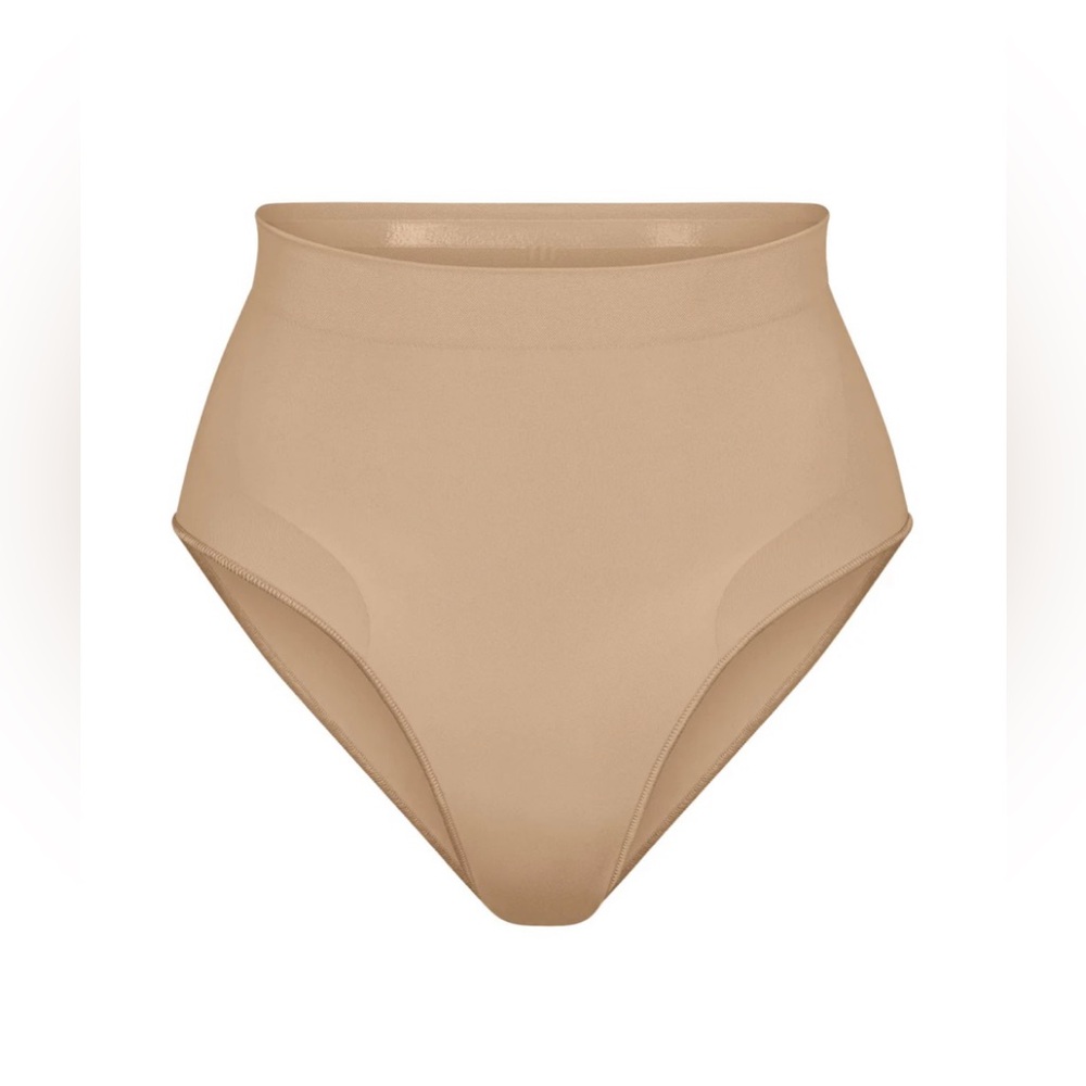 SKIMS Seamless Sculpt Mid Waist Brief‎ Size Small